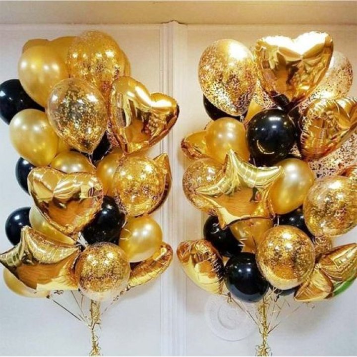 Фонтан шаров "Чёрное золото" в Костроме