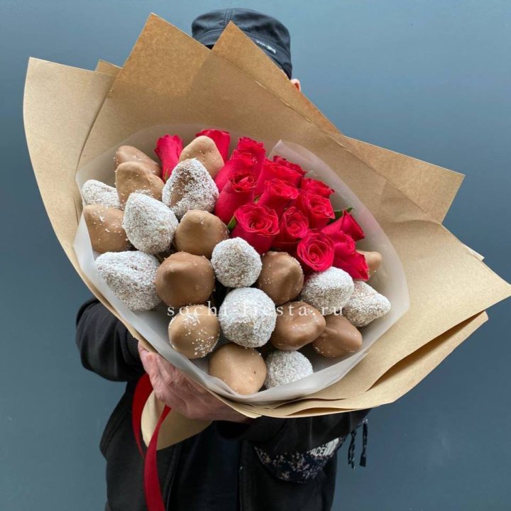 Розы и клубника в шоколаде Мерси в Костроме