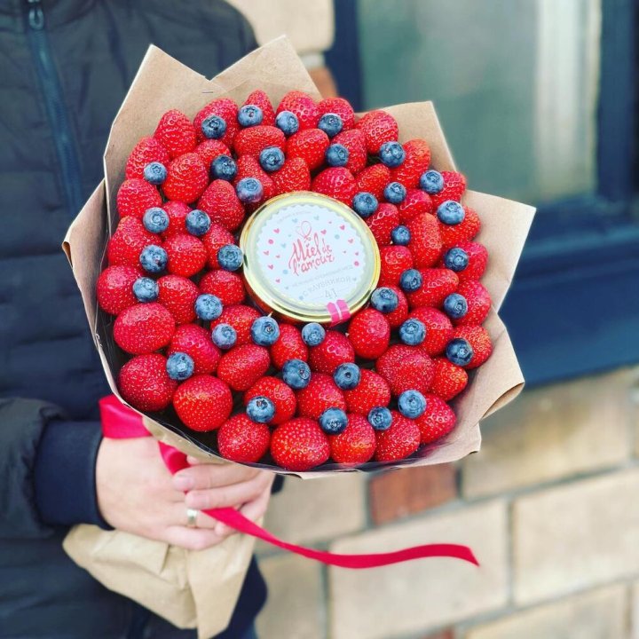 "Клубника и мёд" в Костроме