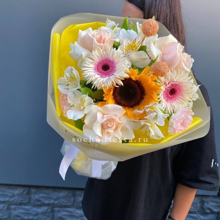 Букет с подсолнухом "Елоу" в Костроме