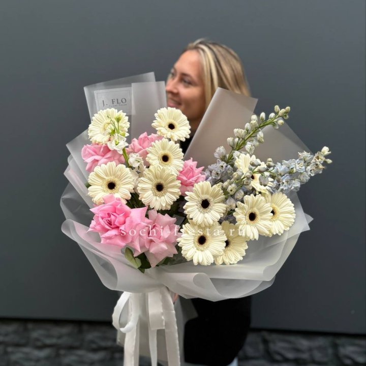 Букет роз и гербер в Костроме