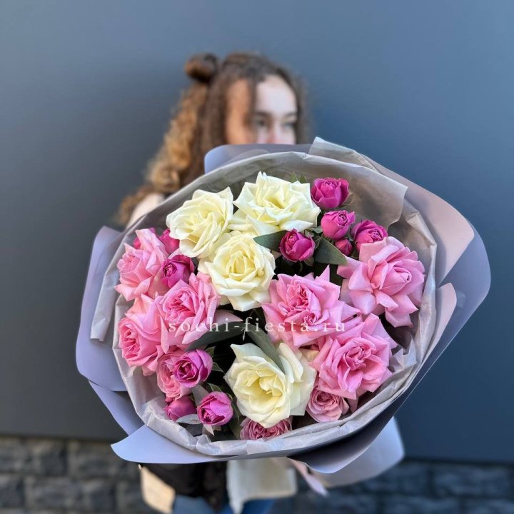 Букет французских и пионовидных роз в Костроме