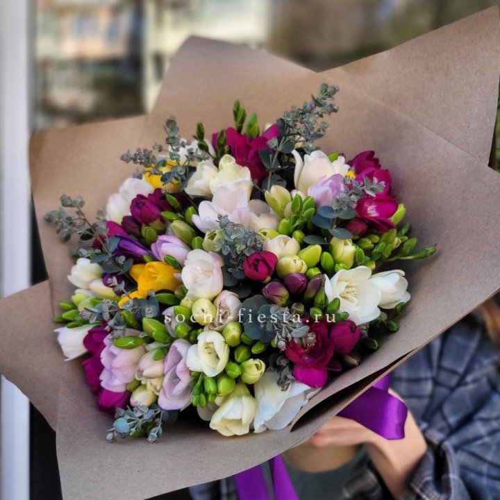 Букет фрезий "Радуга" в Костроме