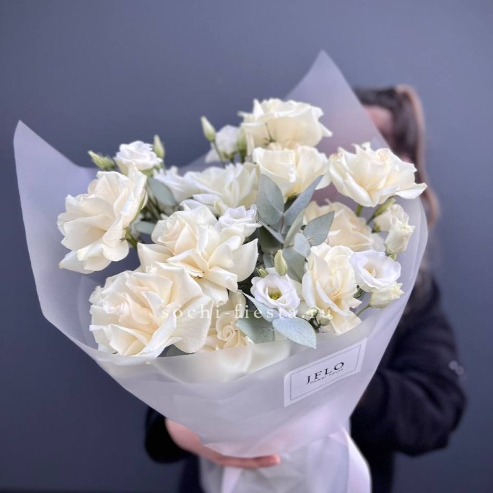 Букет французских роз и эустомы  в Костроме