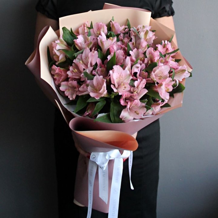 Букет розовых альстромерий в Костроме