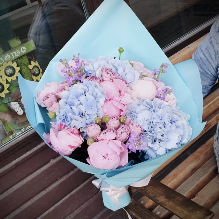 Букет с гортензиями "Блубери" в Костроме