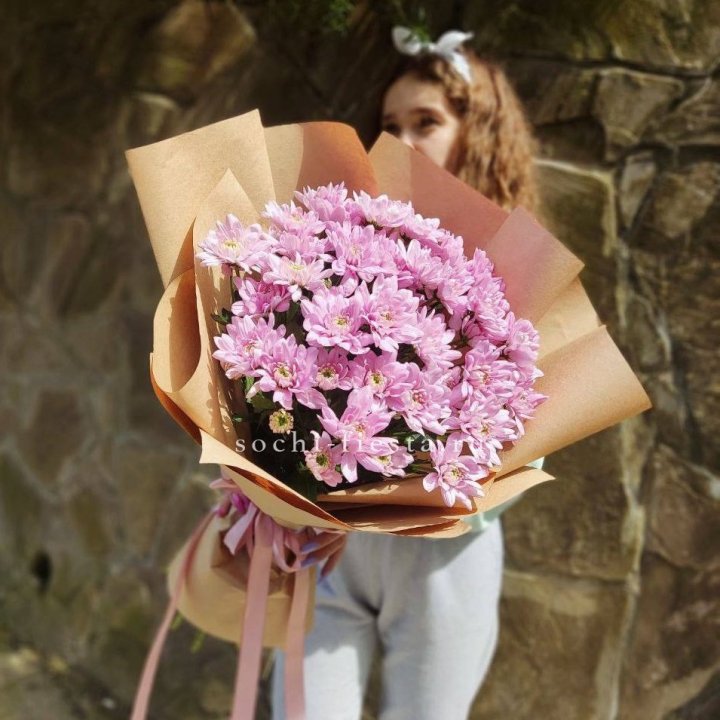 Букет хризантем в крафте в Костроме