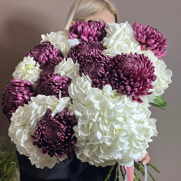 Охапка Бигуди и гортензий в Костроме