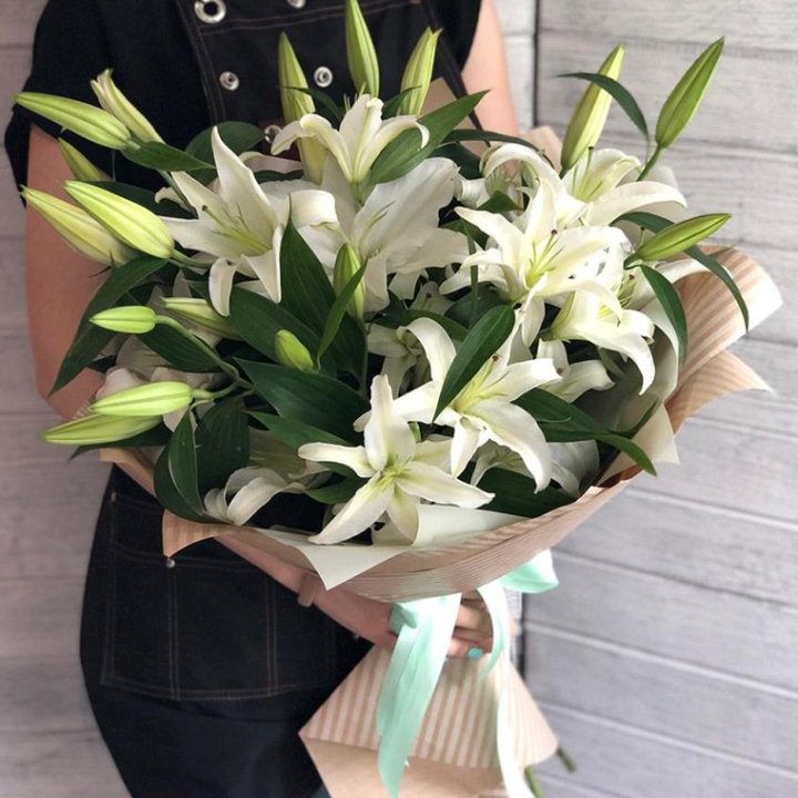 Букет белых лилий в Костроме