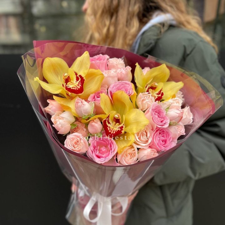  Букет орхидей и роз Есенья в Костроме