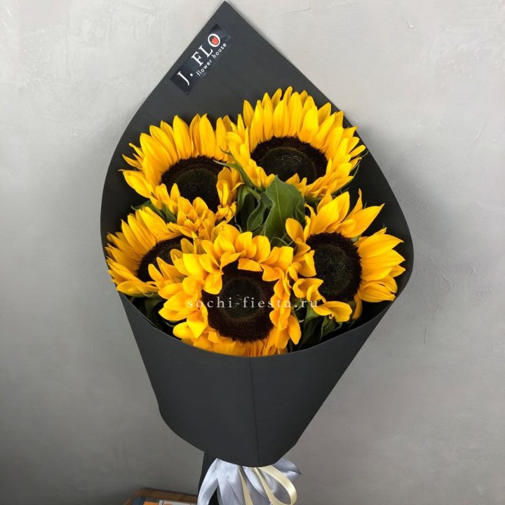 Букет из 5  подсолнухов в Костроме