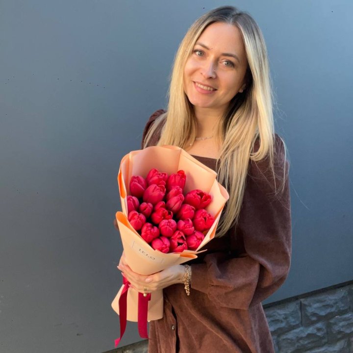  19 красных тюльпанов в Костроме