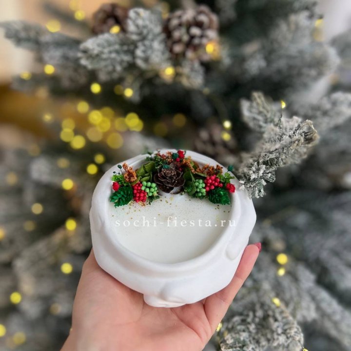 Свеча ароматическая в гипсе Руки с шишкой в Костроме