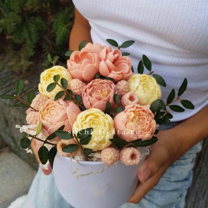 Шоколадный букет с ягодами в Костроме