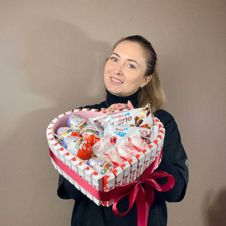 Подарочный набор сердце с Киндерами в Костроме