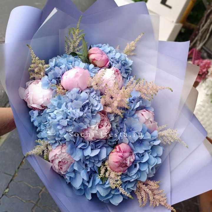 Дизайнерский букет с гортензией №3 в Костроме