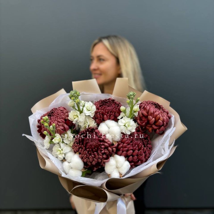 Хризантемы с маттиолой в Костроме