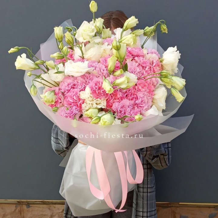 Букет из эустом и диантусов  в Костроме