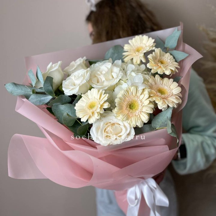 Букет роз, гортензии, гербер  в Костроме