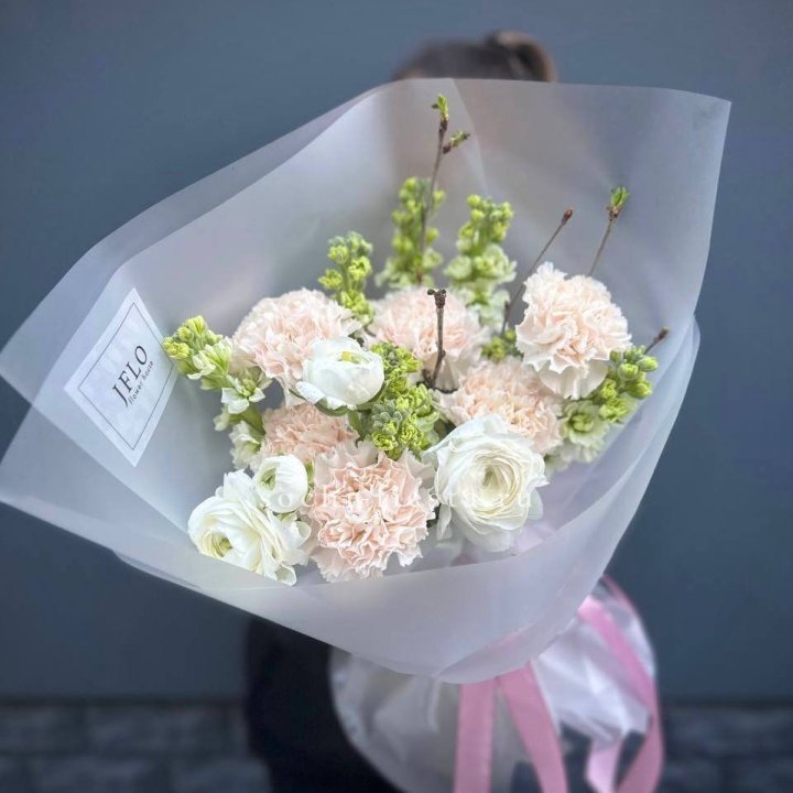 Букет маттиолы и ранункулюсов  в Костроме