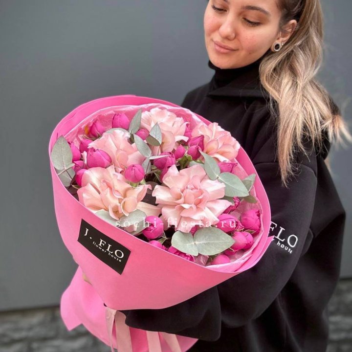 Букет французских и пионовидных роз "Ламиносо" в Костроме