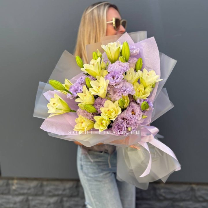  Букет лилий и эустом в Костроме