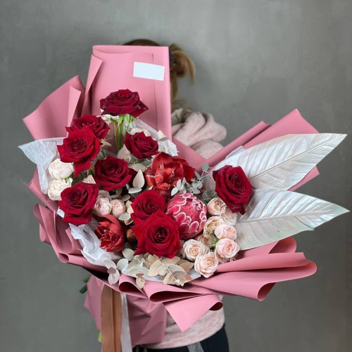 Дизайнерский букет "Ред Вильвет" в Костроме