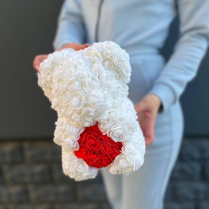 Медведь с красным седцем в Костроме