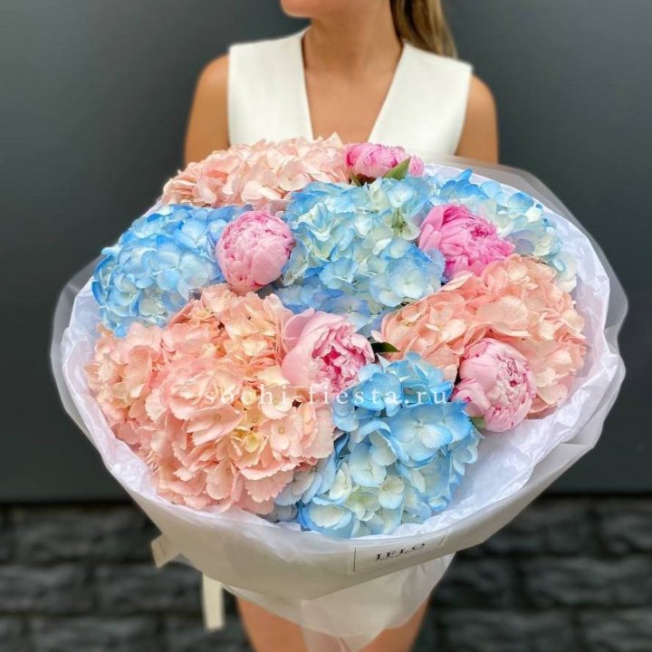 Дуобукет гортензии с пионами  в Костроме