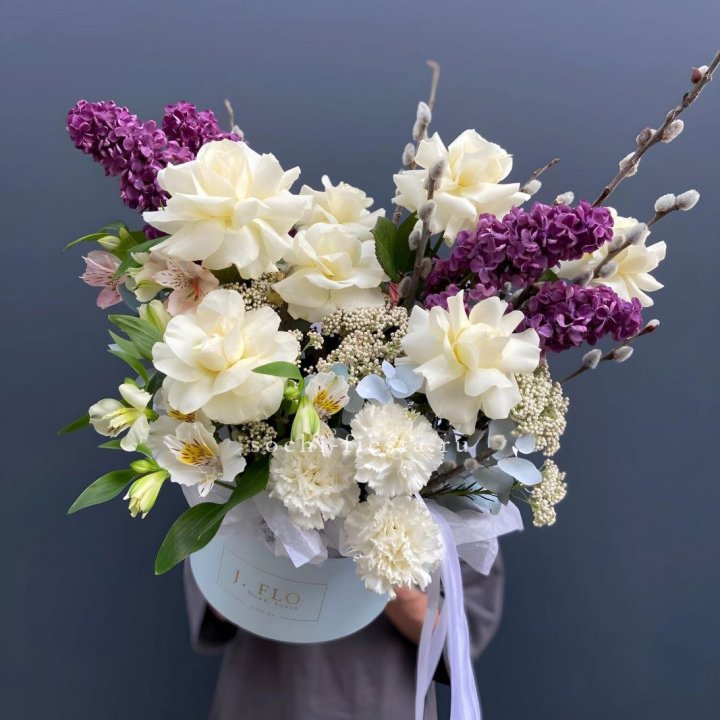 Цветочный бокс Французских роз и Сирени в Костроме