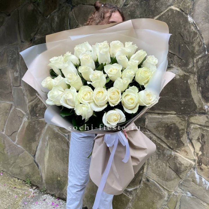 35 голландских роз в Костроме