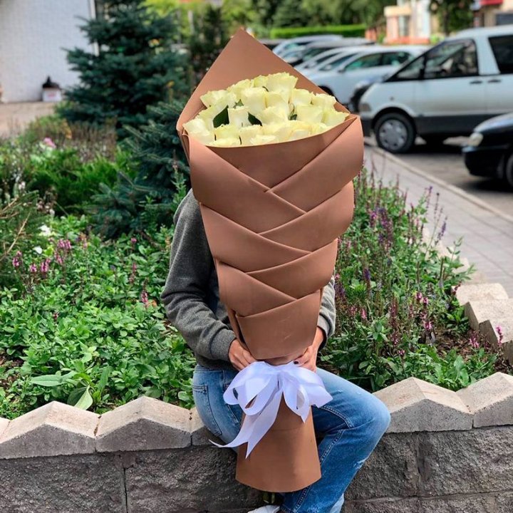 Голландские розы белые "Рыбка" в Костроме