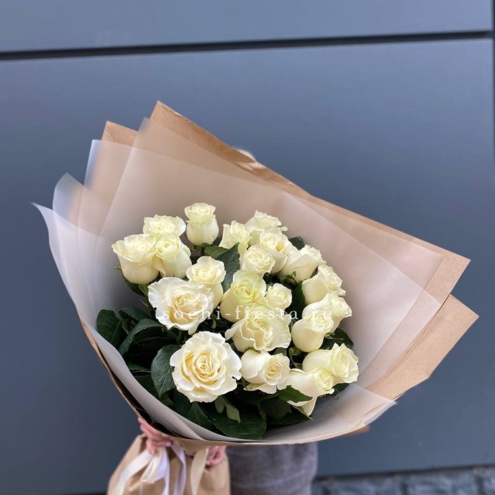  Букет  высоких белых роз   в Костроме