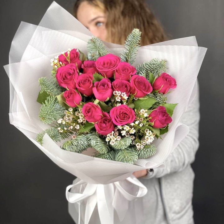 Новогодний букет Елки и Розы в Костроме