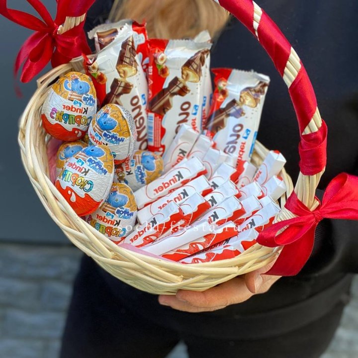 Корзина с киндерами  в Костроме