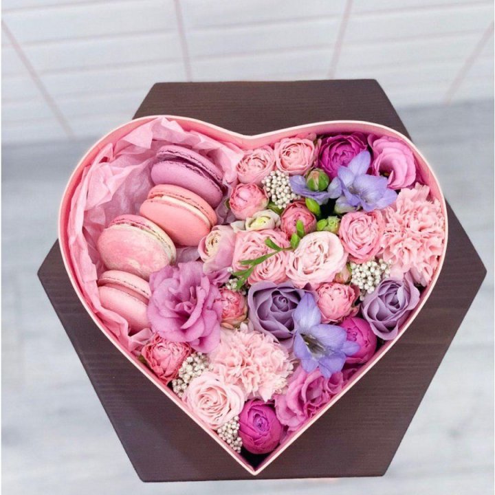 Бокс-сердце с макаронс  в Костроме