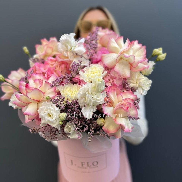 Цветочная композиция "Глория" в боксе в Костроме