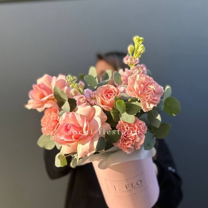 Цветы в боксе "Сизара" в Костроме