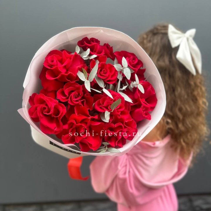 11 Красных французских роз в Костроме