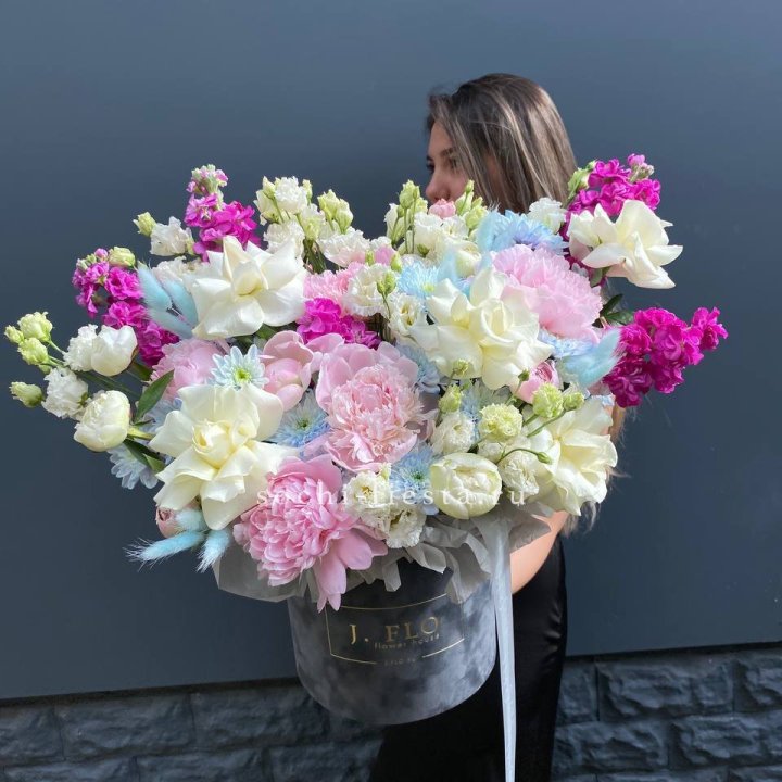 Дизайнерский цилиндр "Пионы гарден" в Костроме