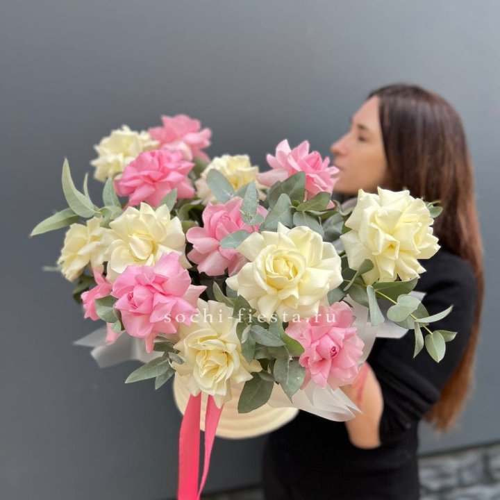 Зефирный бокс из 17 французских роз микс в Костроме