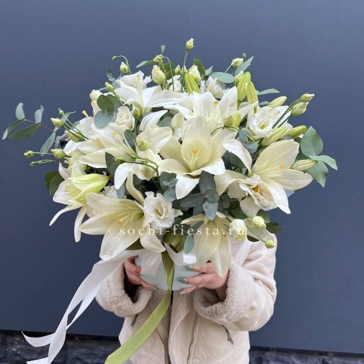 Бокс лилий и эустомы в Костроме