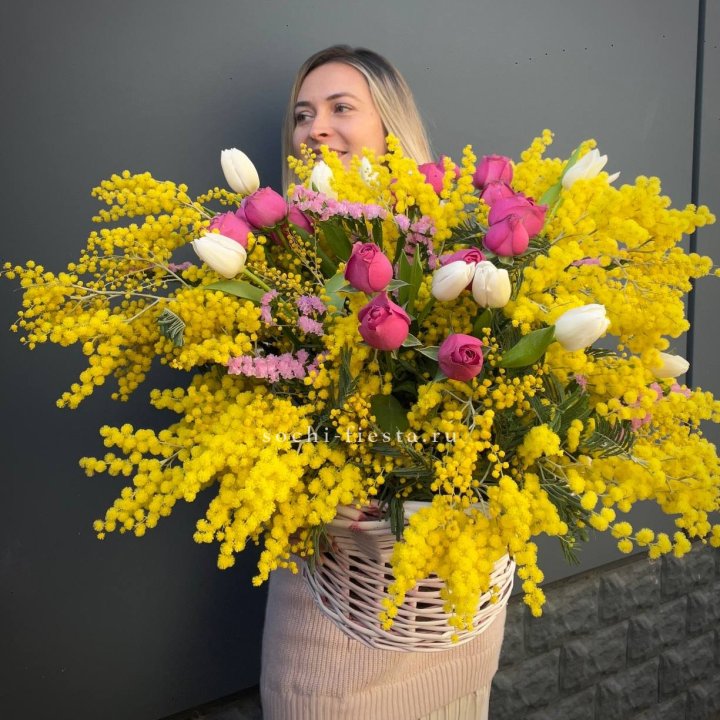 Цветочная корзина с мимозой "Спринг" в Костроме