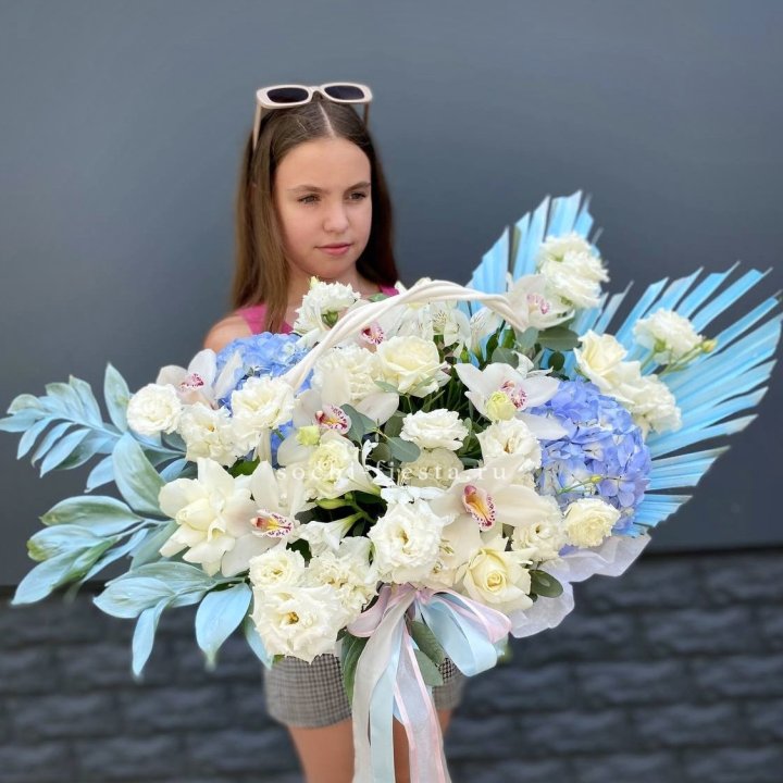 Цветочная корзина "Блю винч" в Костроме