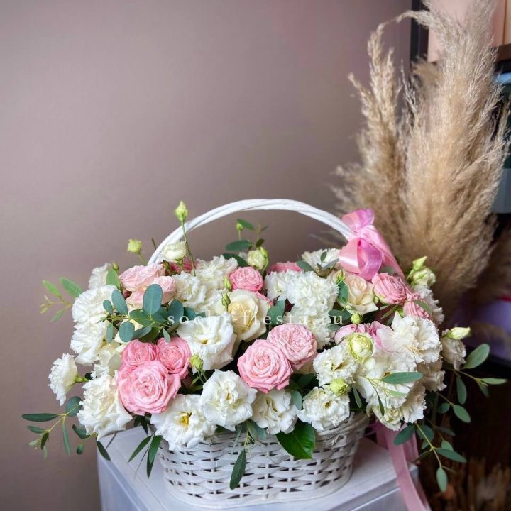 Цветочная корзина "Пинки вайт" в Костроме