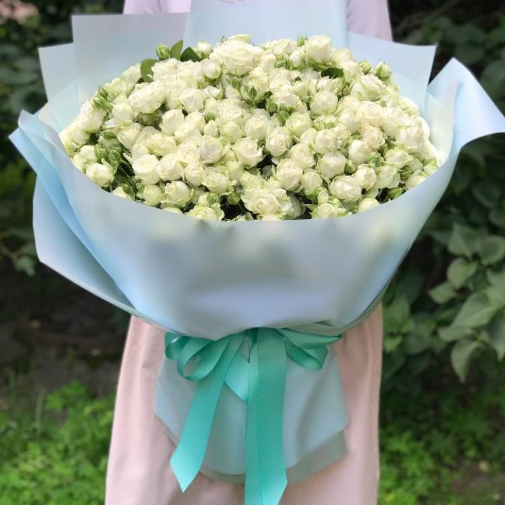 51 белая кустовая роза в Костроме