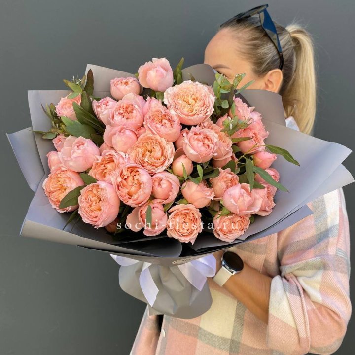 Букет с пионовидными розами "Пивайн" в Костроме