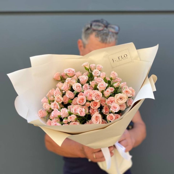 Кустовые розы леди в Костроме