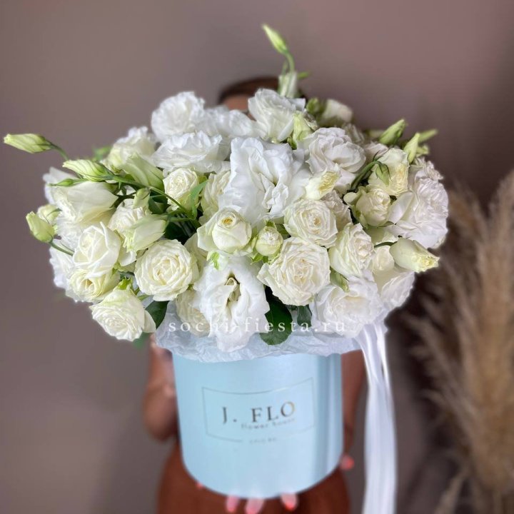 Бокс кустовых роз и эустомы  в Костроме