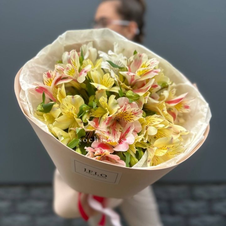 Альстромерии в нежном оформлении в Костроме